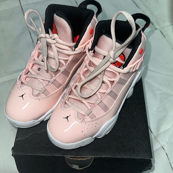 Sneakers - Picture 1 of 9